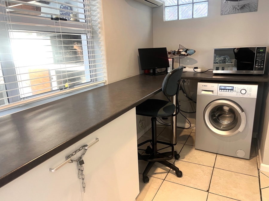To Let 1 Bedroom Property for Rent in Melkbosstrand Central Western Cape